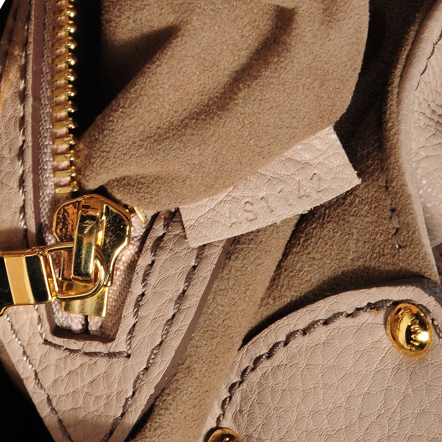 Louis Vuitton Mahina L Sandy 5 of 7