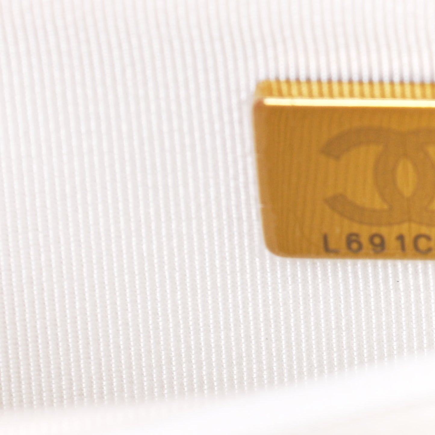 Caviar Quilted Wallet On Chain WOC White