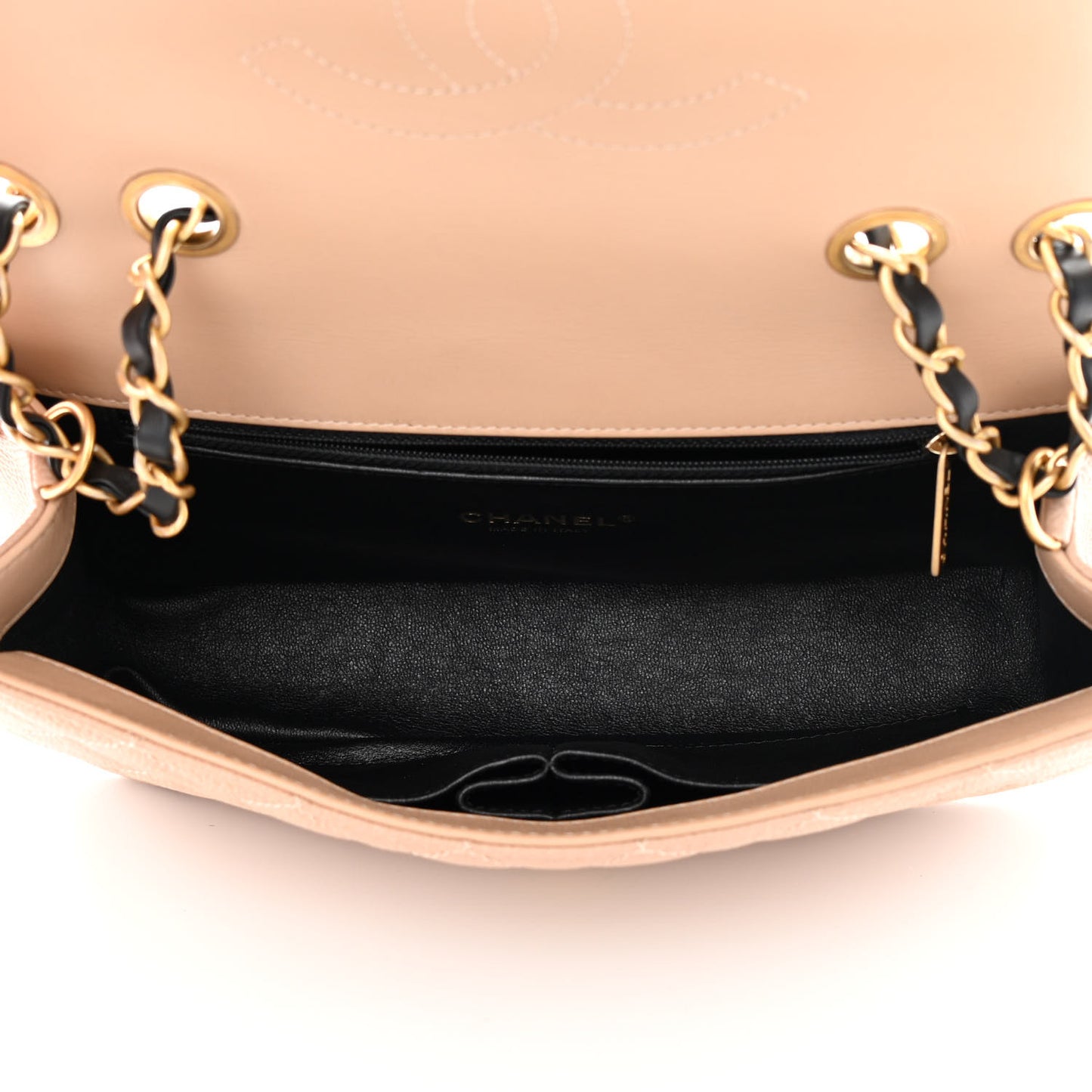 Caviar Quilted Medium CC Filigree Flap Beige Black