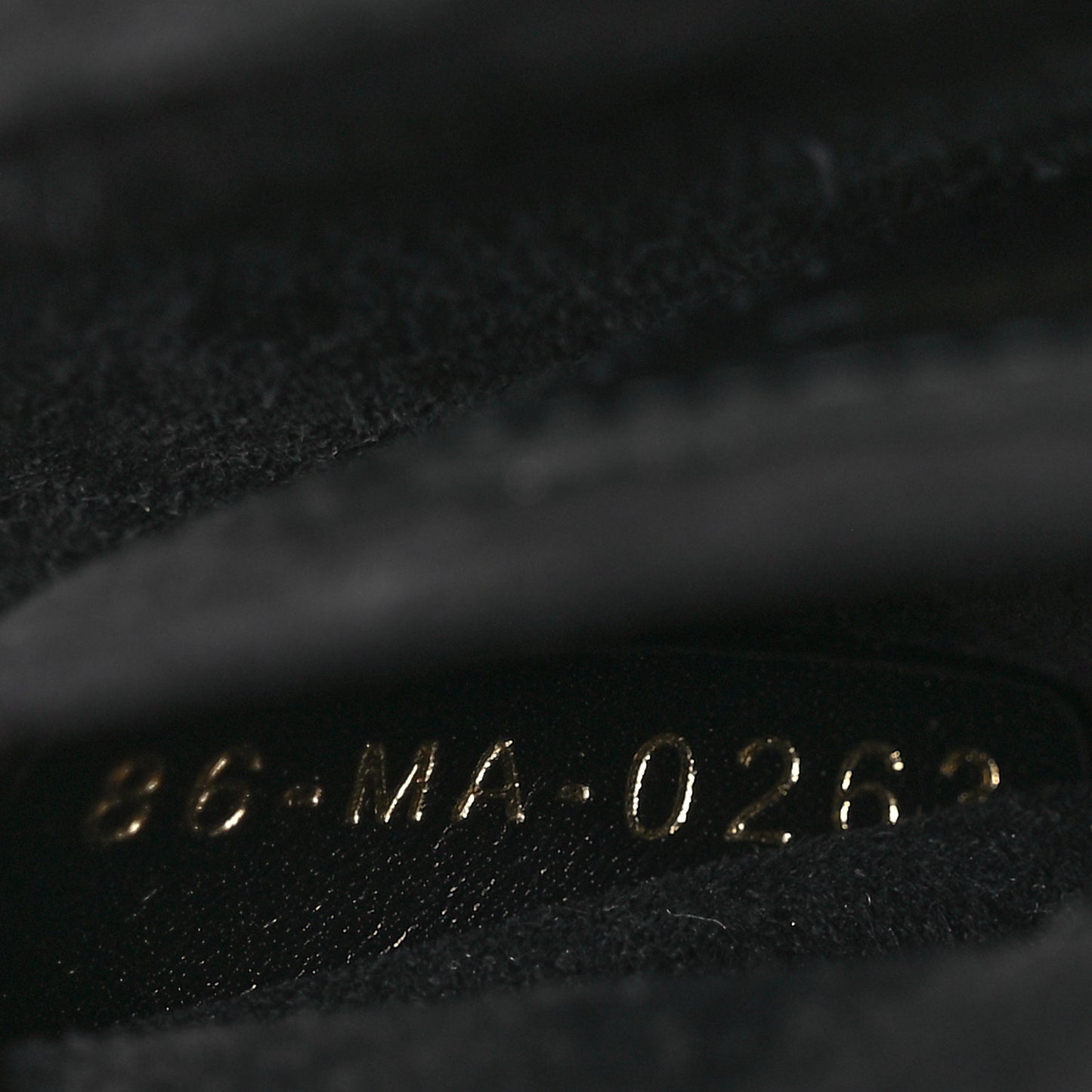 Box Calfskin 30 Montaigne Small Avenue Bag Black