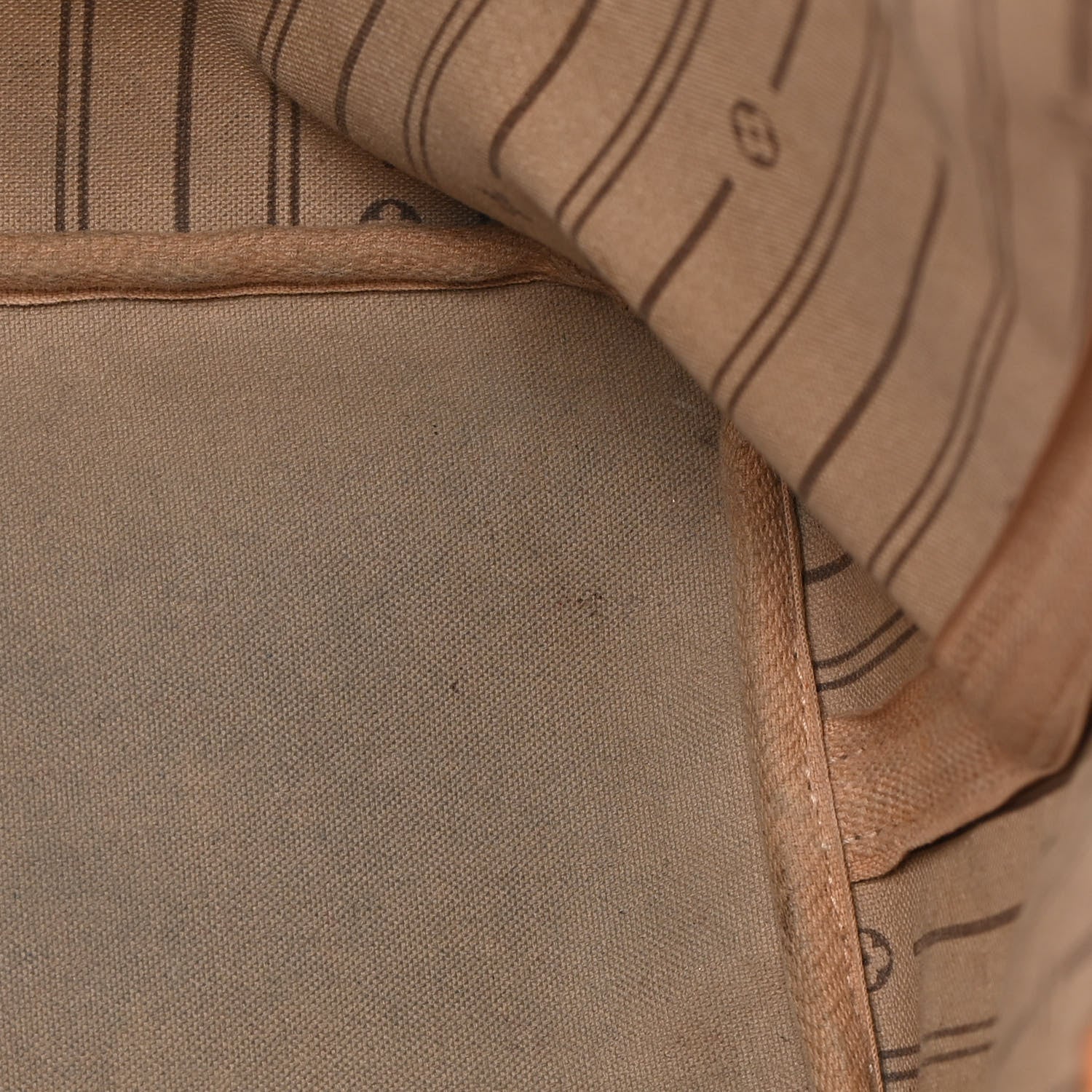 Louis Vuitton Monogram Neverfull MM 15 of 23