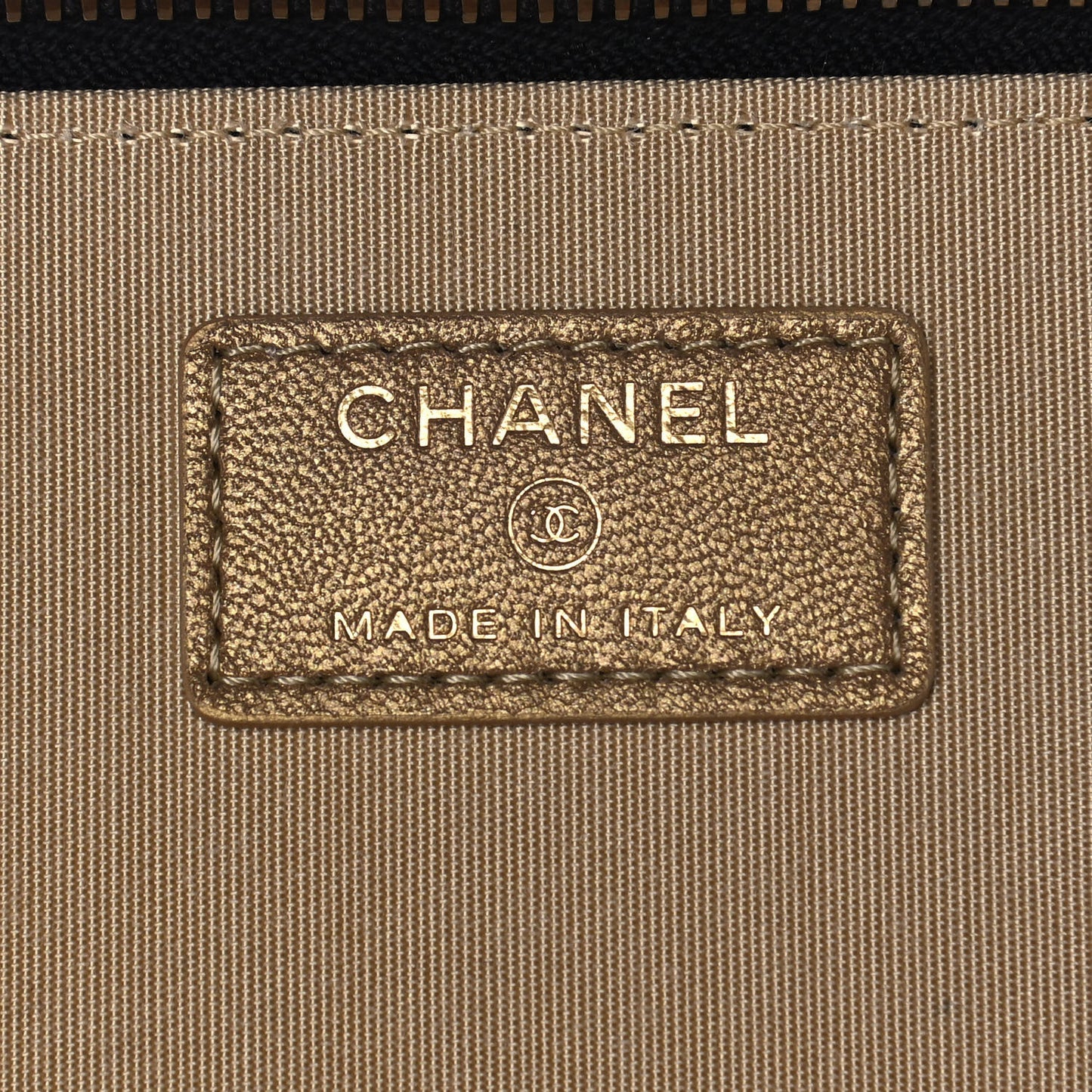Lambskin Quilted Pearl Crush Small Vanity Case With Chain Black