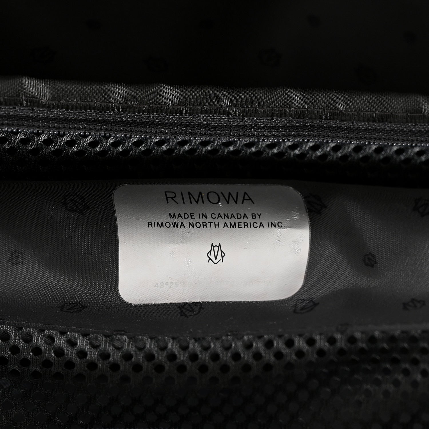 Rimowa Gloss Polycarbonate Essential Lite Check-In L Ivory Beige 5 of 15
