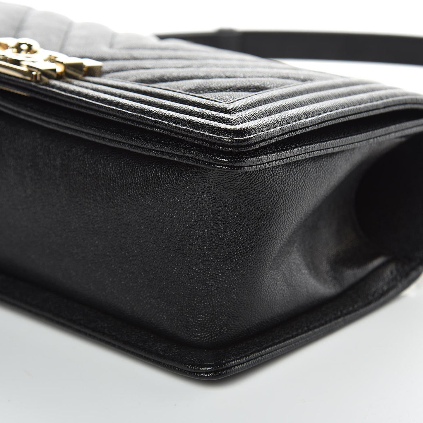 Caviar Chevron Quilted Medium Boy Flap Black
