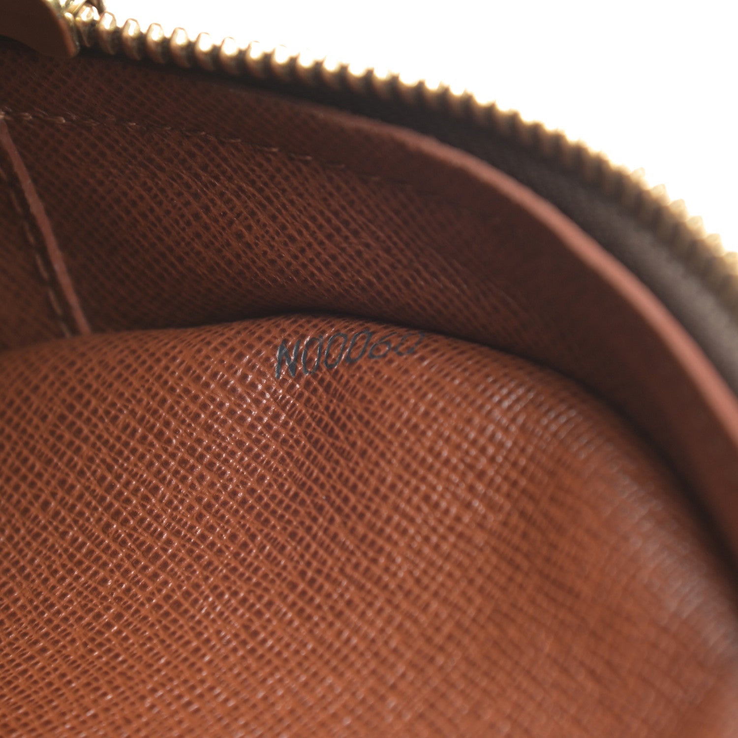 Louis Vuitton Monogram Blois 7 of 16