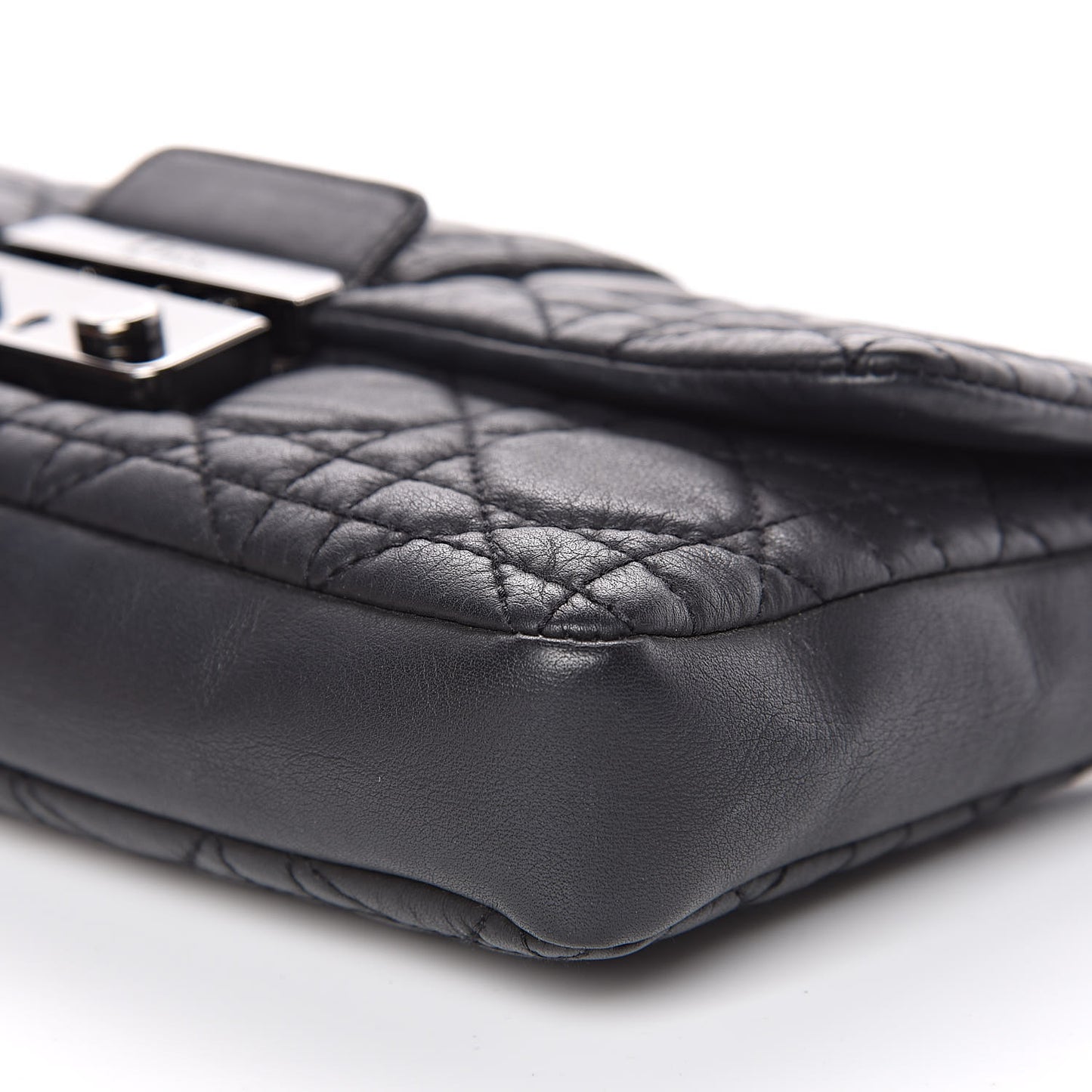 Lambskin Cannage New Lock Pouch Black