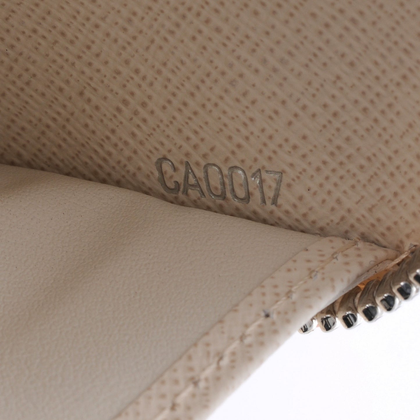 Epi Zippy Wallet Ivory