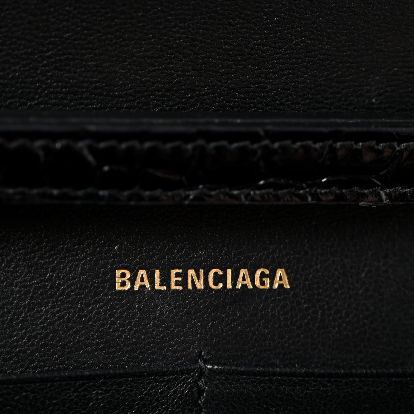 Shiny Calfskin Crocodile Embossed Hourglass Chain Bag Black