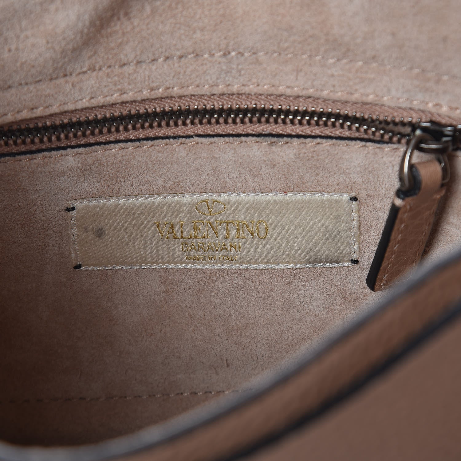 Valentino Garavani Grained Calfskin Onyx Guitar Strap Rockstud Rolling Shoulder Flap Messenger Bag Soft Noisette 6 of 9