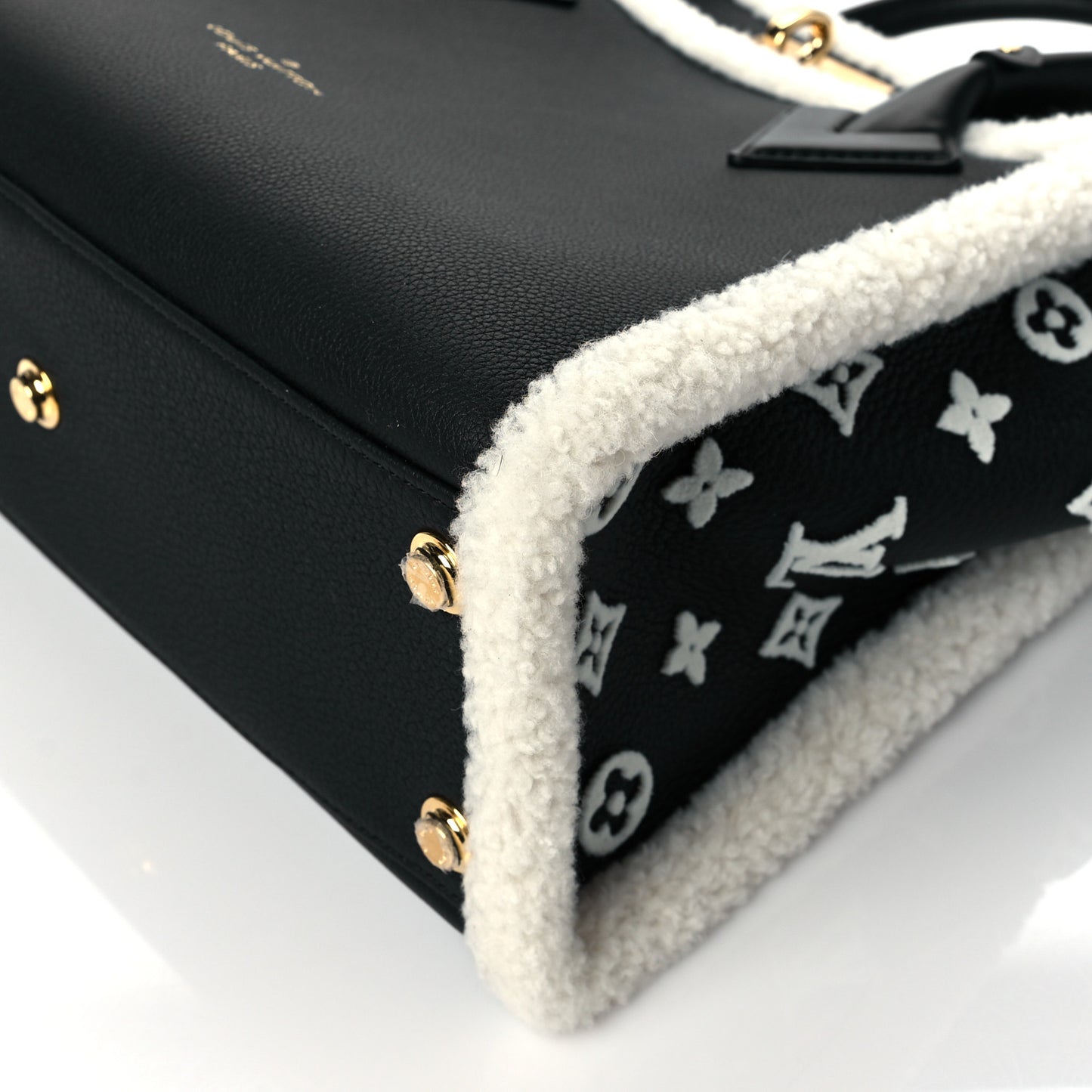 Grained Calfskin Shearling On My Side MM Black