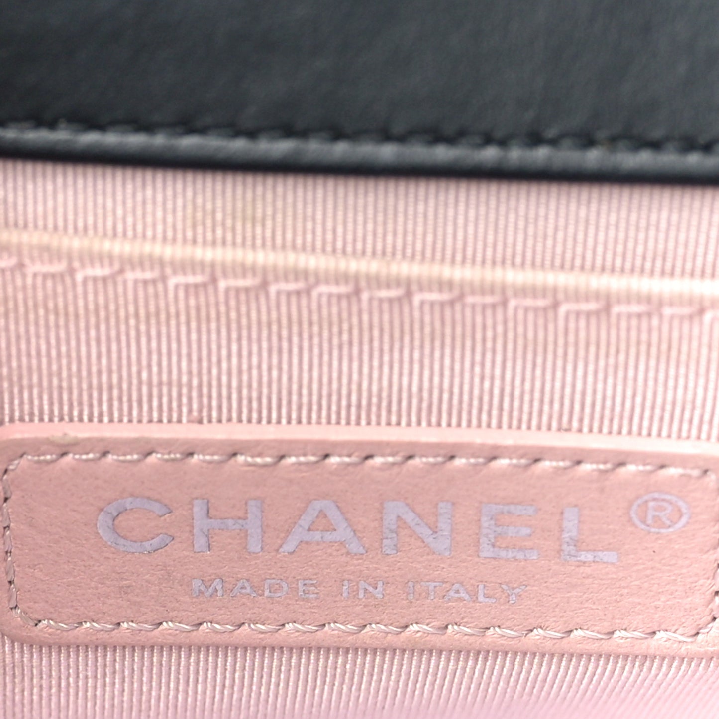 Calfskin Pearl Chevron Medium Boy Flap Black