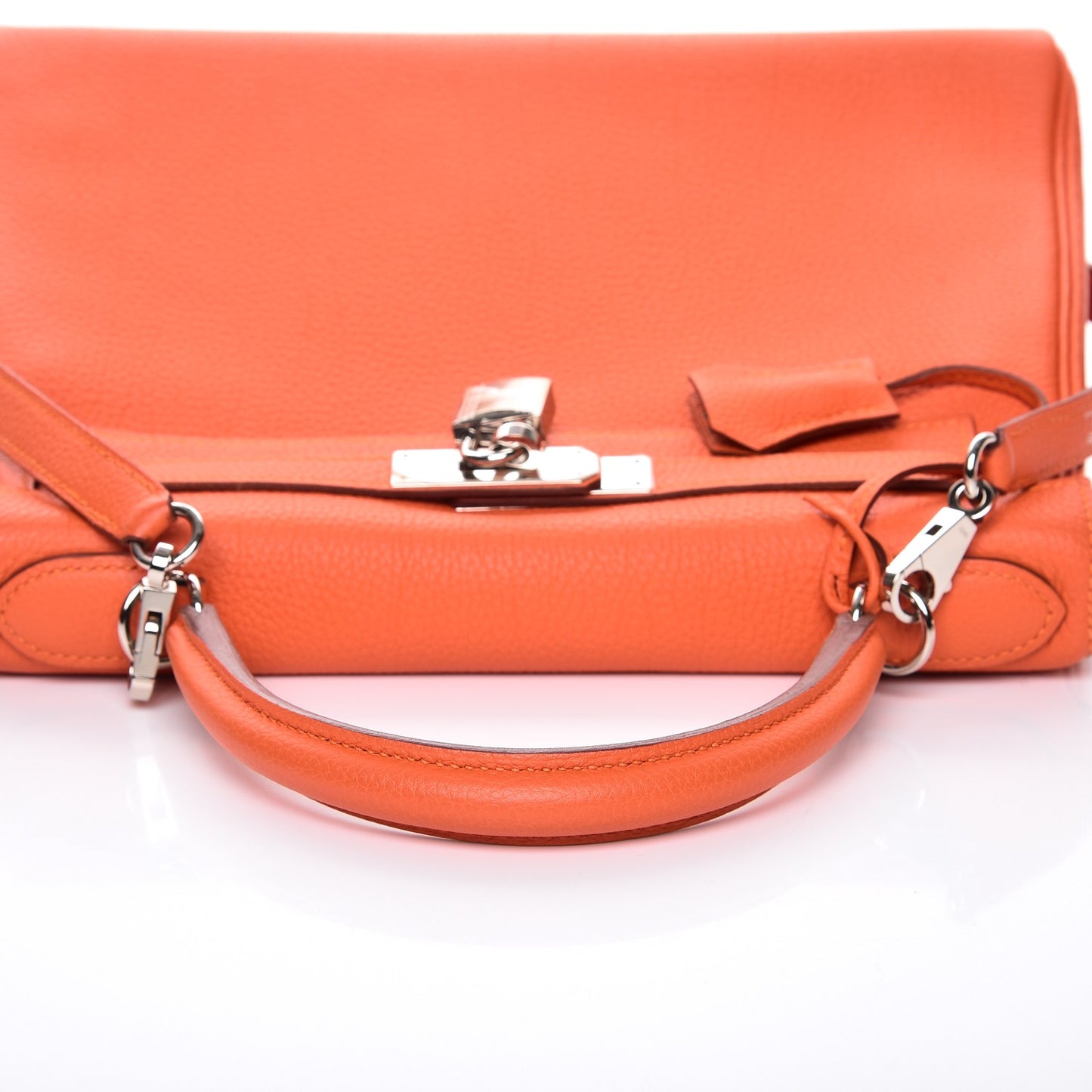 Togo Kelly Retourne 28 Feu