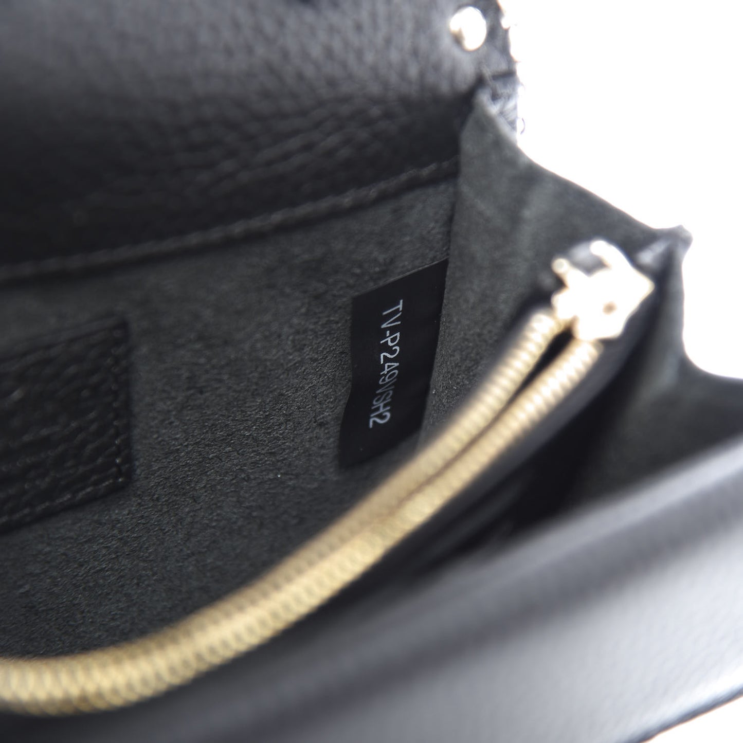 Pebbled Calfskin Rockstud Wallet on Chain Black