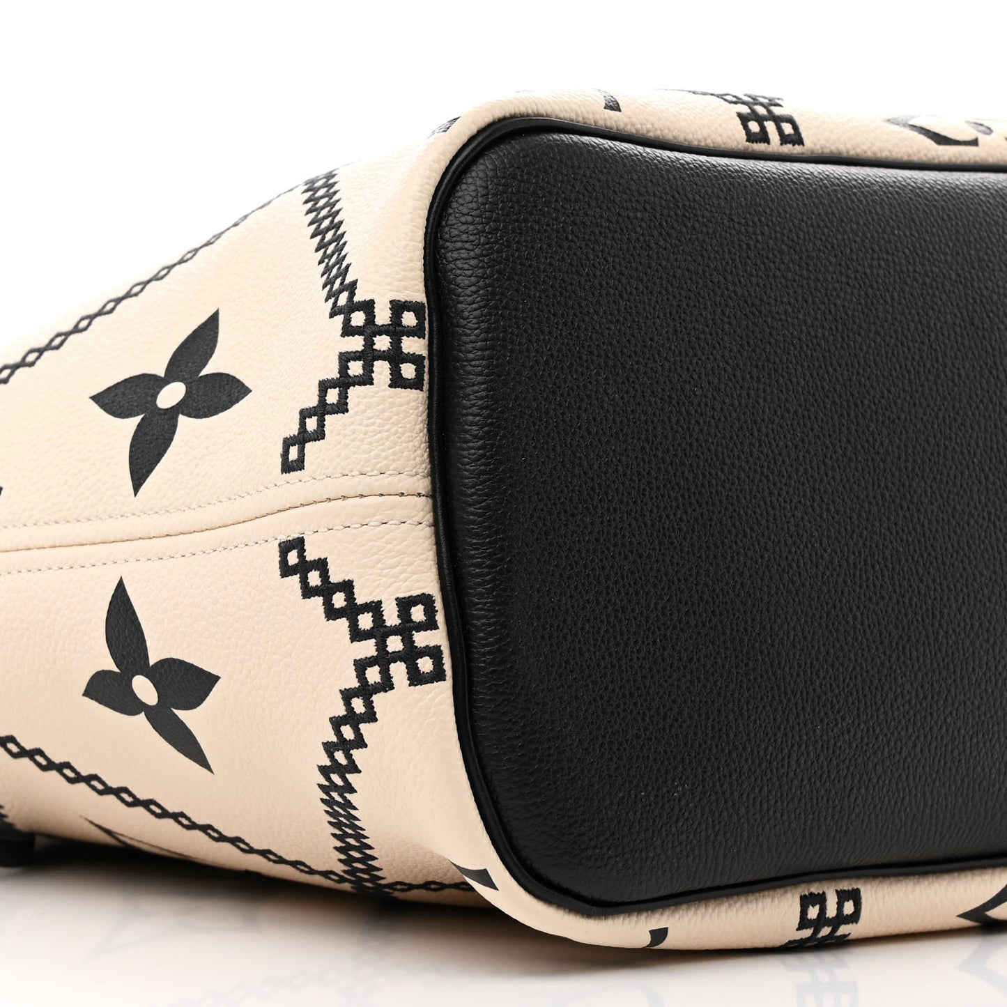 Empreinte Monogram Giant Broderies Neverfull MM Cream Black