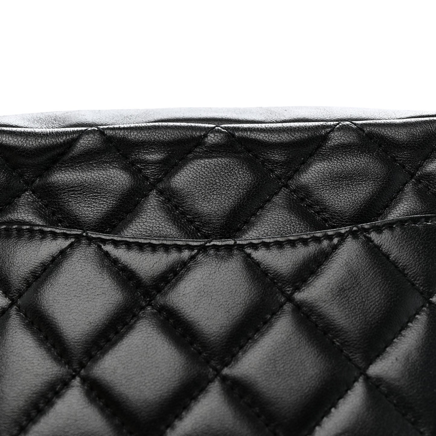 Lambskin Quilted CC Pearl Crush Camera Case Black