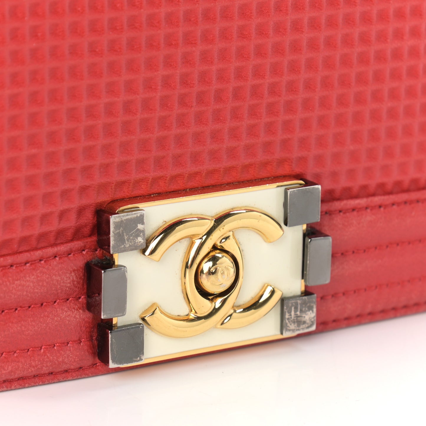 Lambskin Embossed New Medium Boy Cube Flap Red