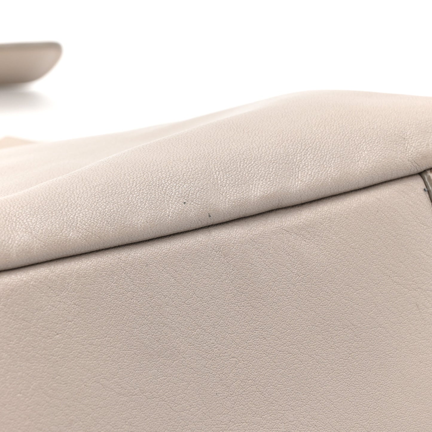 Soft Calf Chain Tote Ghiaccio