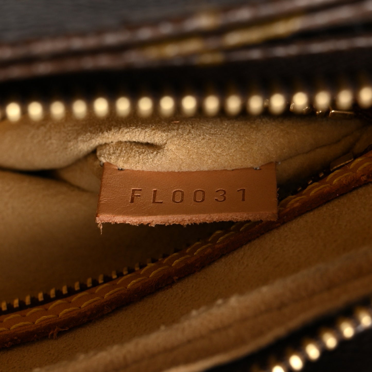 LOUIS VUITTON Monogram Looping MM