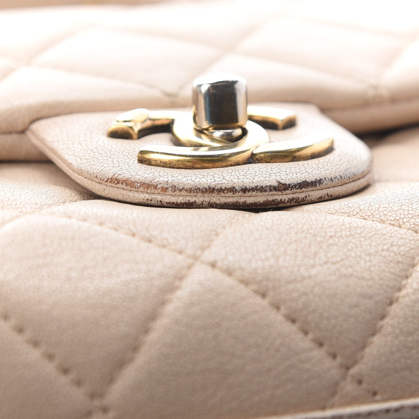 Shiny Sheepskin Quilted Small Trapezio Flap Beige