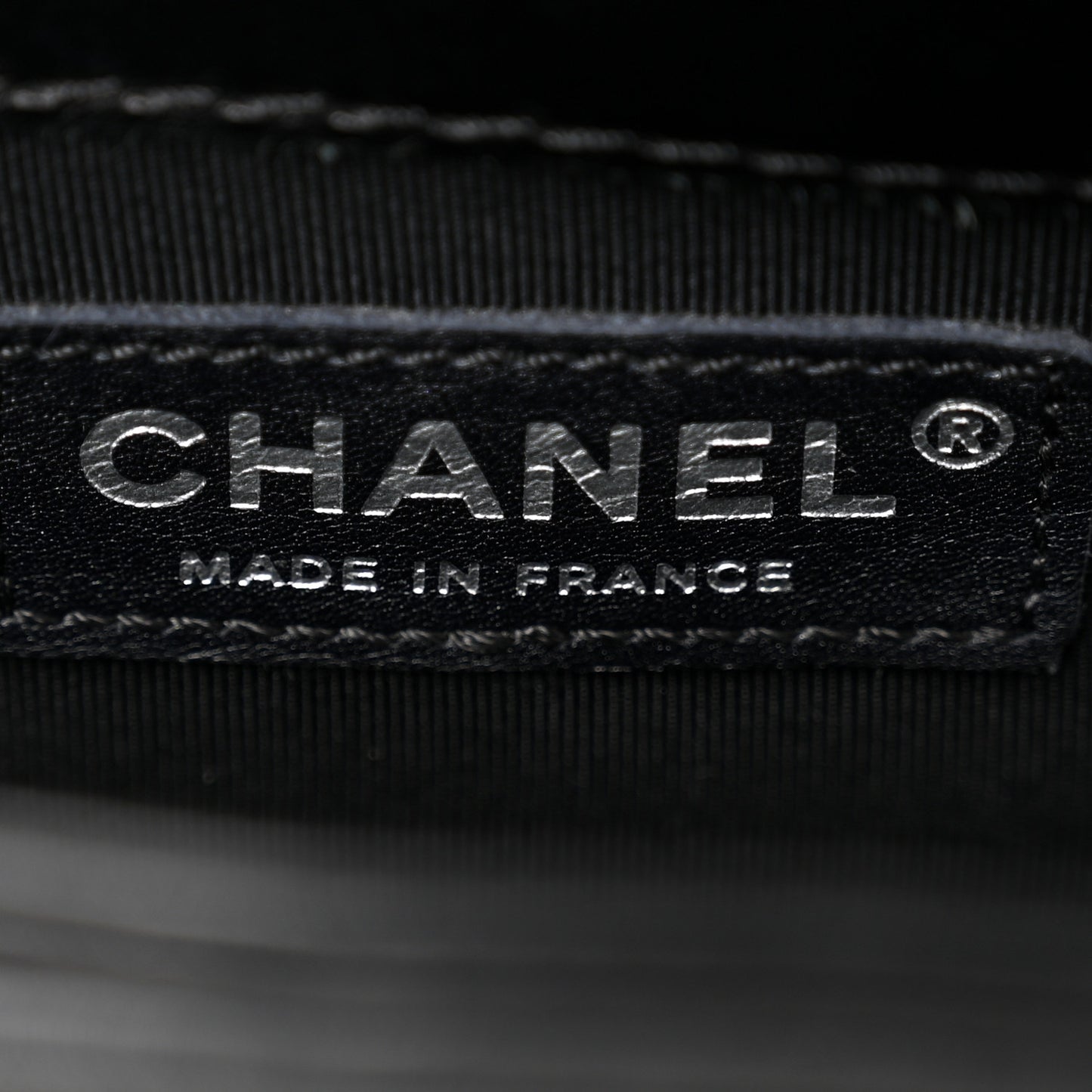 Calfskin Enchained Medium Boy Flap Black