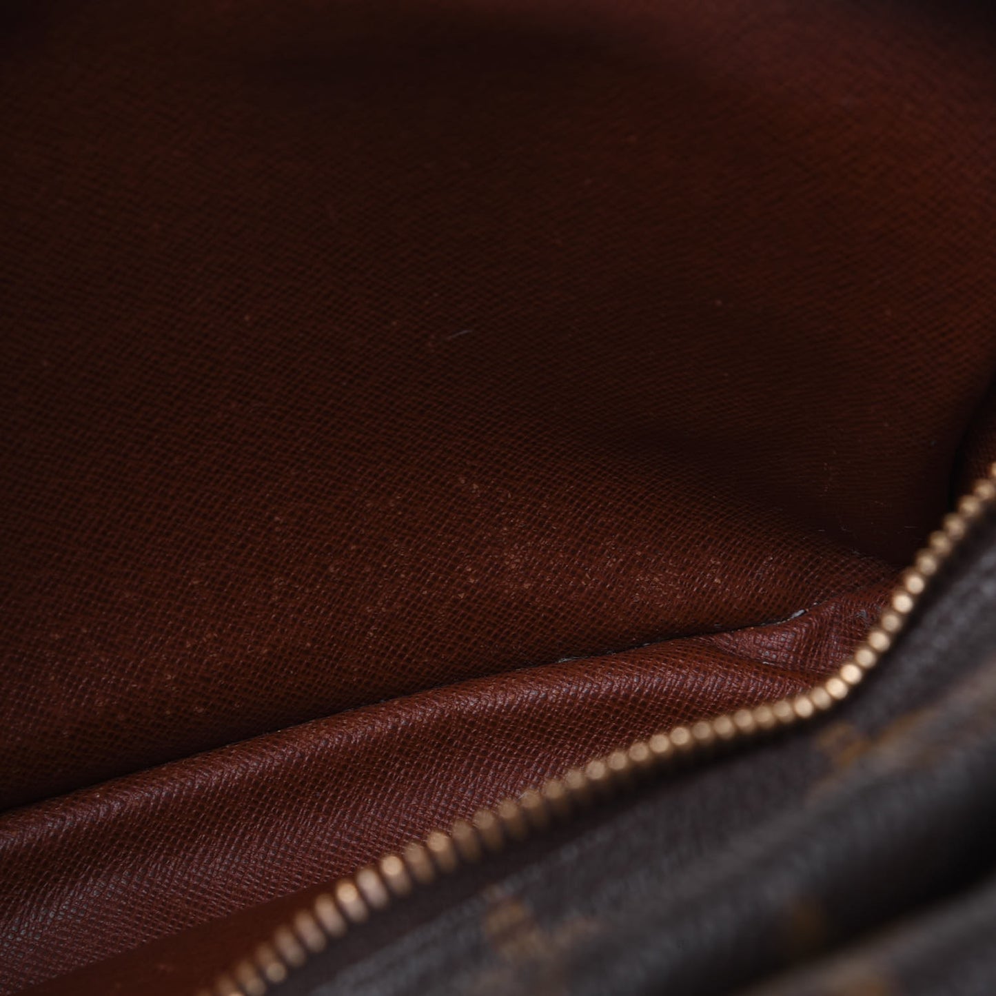 Monogram Nil 28