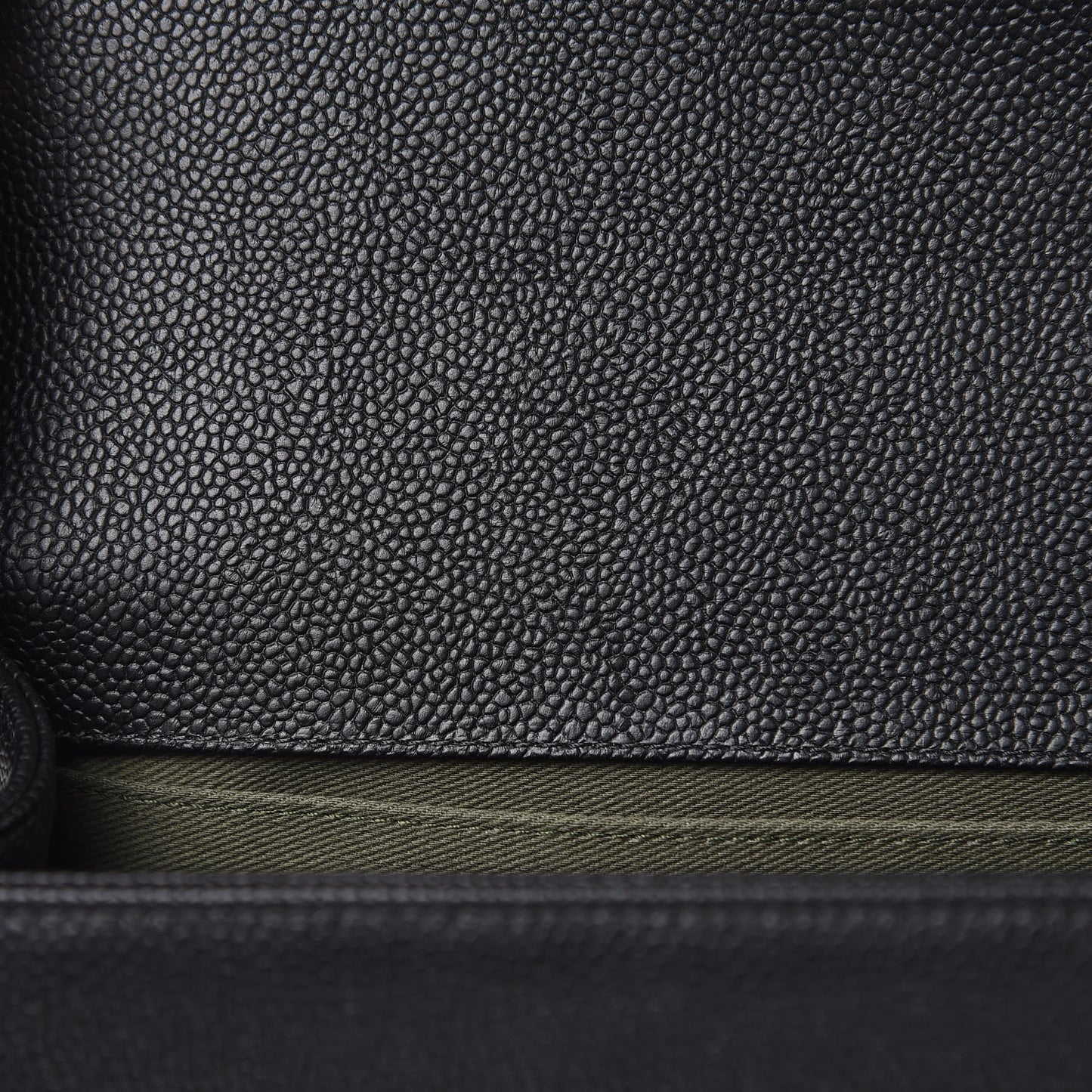Caviar Quilted Medium Boy Flap Black