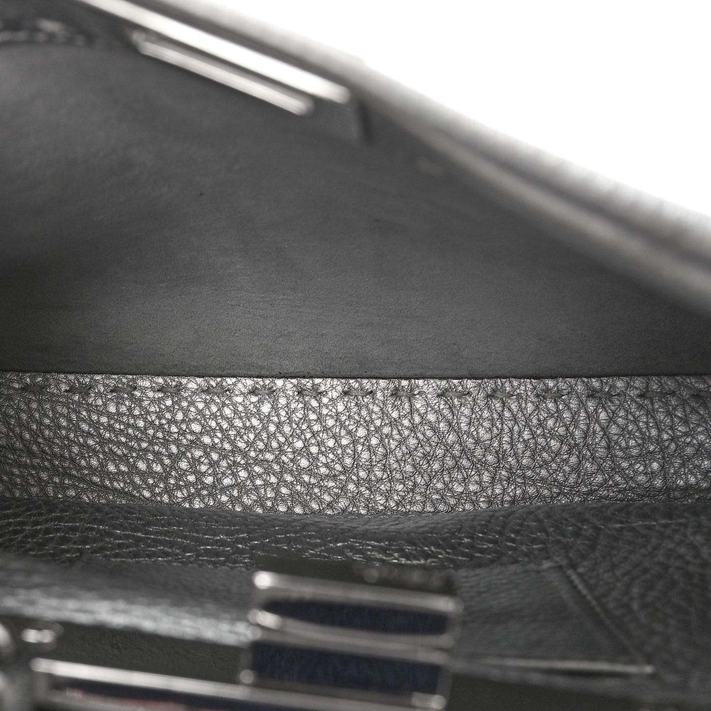 Cuoio Romano Lux Selleria Mini Peekaboo Iconic Satchel Argento