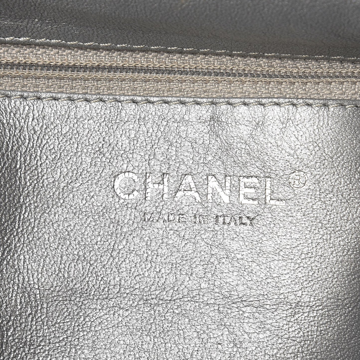 Glazed Caviar Modern Chain Tote Black