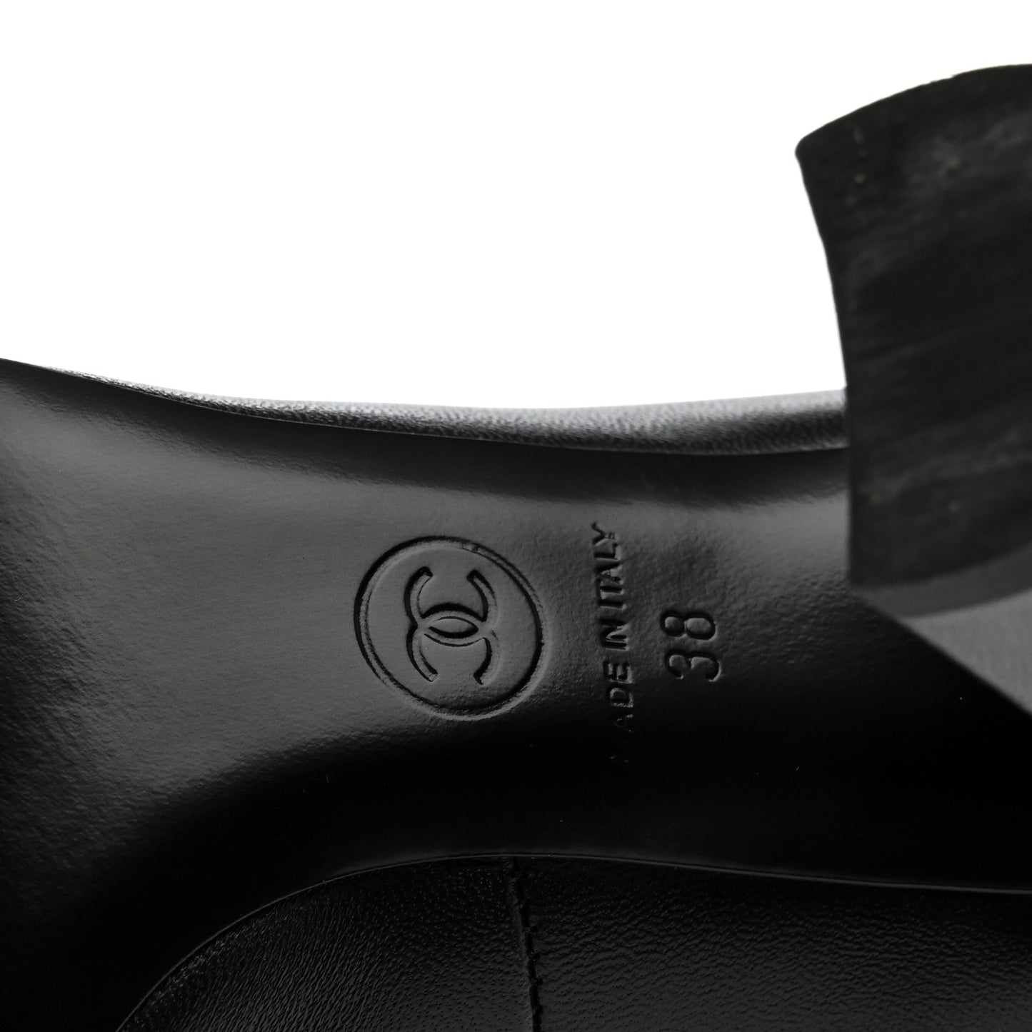 Lambskin Turnlock CC Pumps 38 Black Ivory