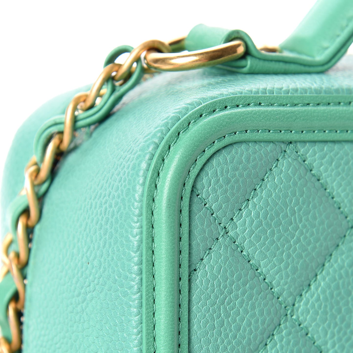 Caviar Quilted Medium CC Filigree Vanity Case Green