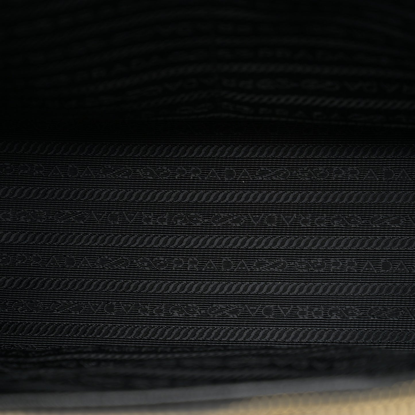 Saffiano Lux Medium Galleria Double Zip Tote Black