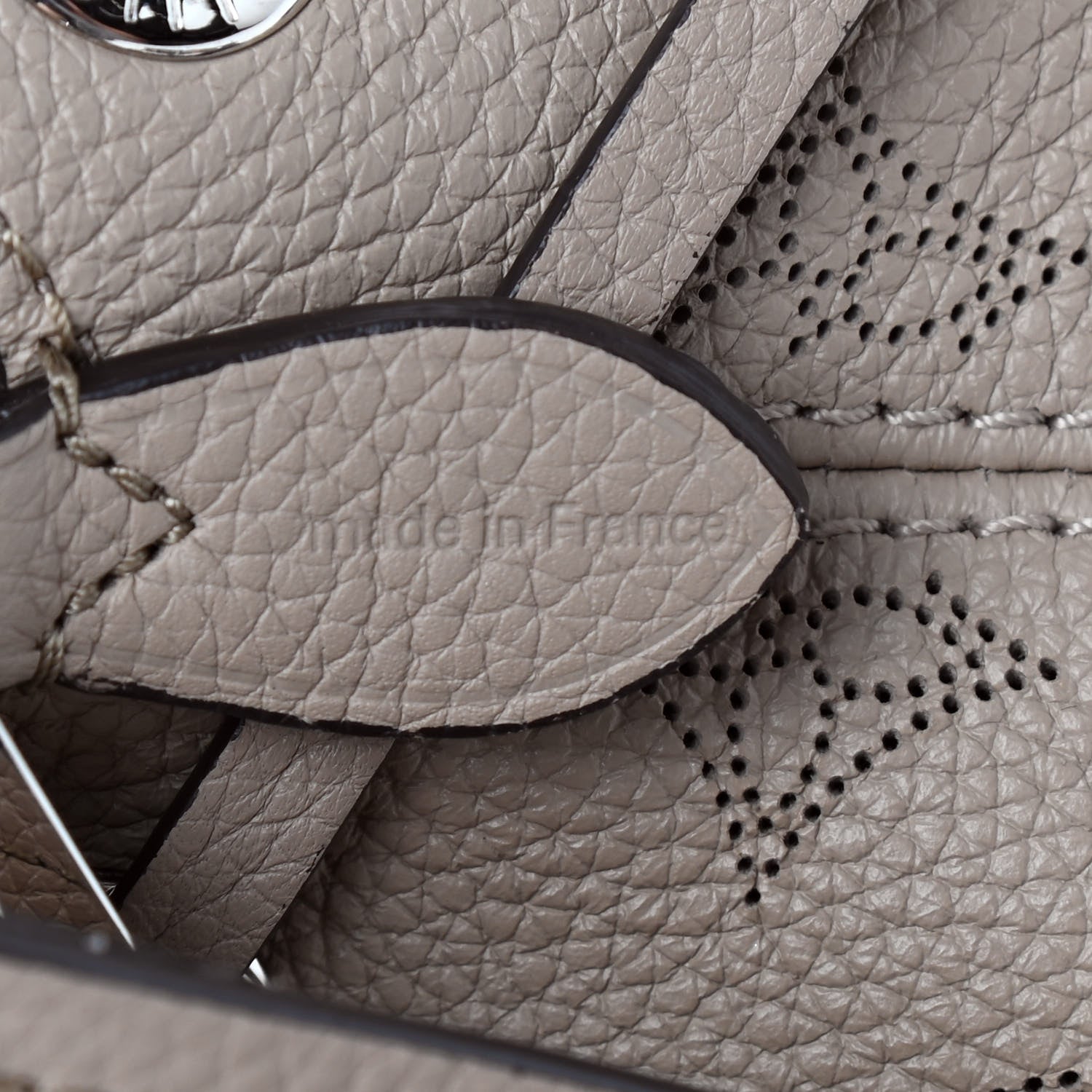 Louis Vuitton Mahina Bella Galet 9 of 12