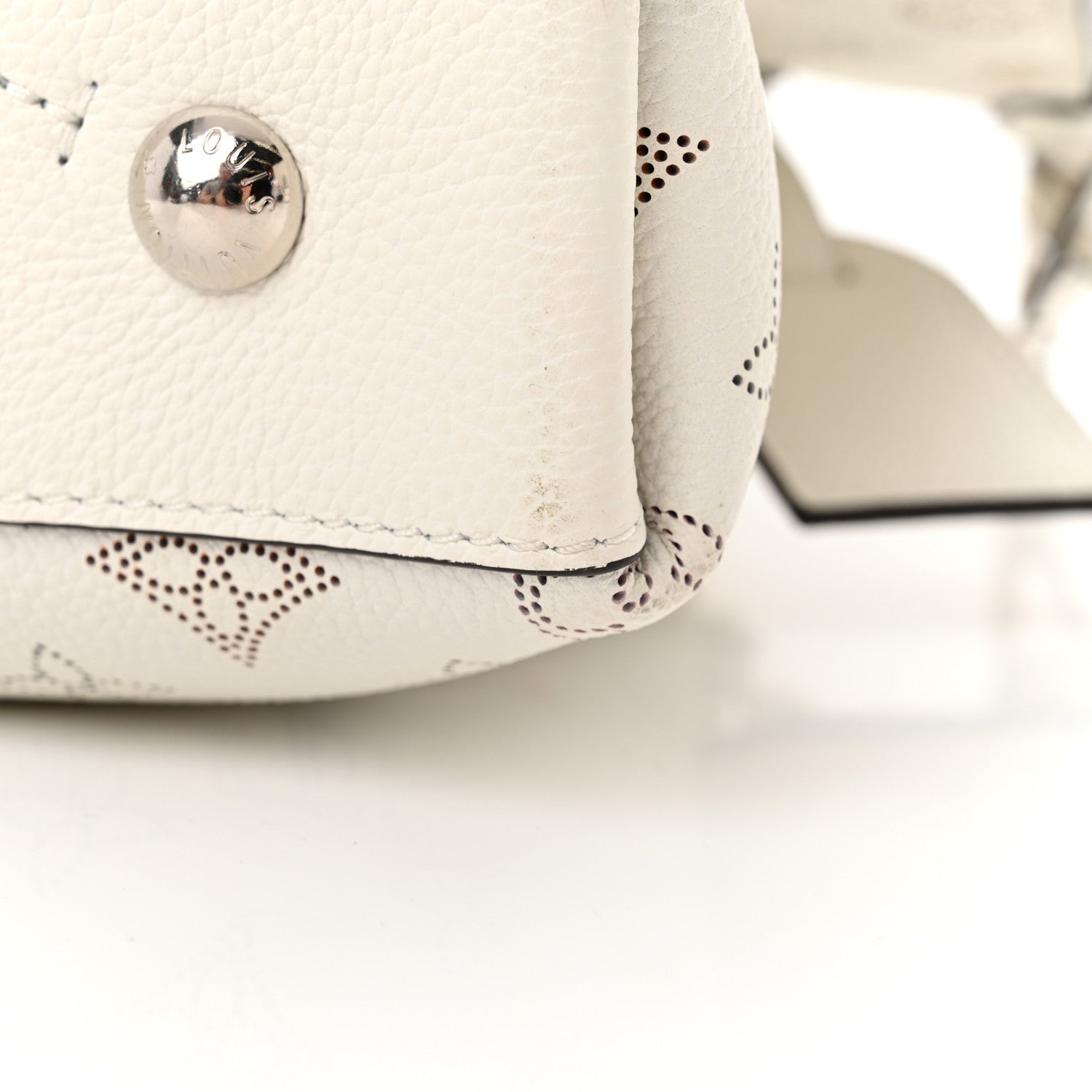 Louis Vuitton Mahina Muria Snow White 11 of 11