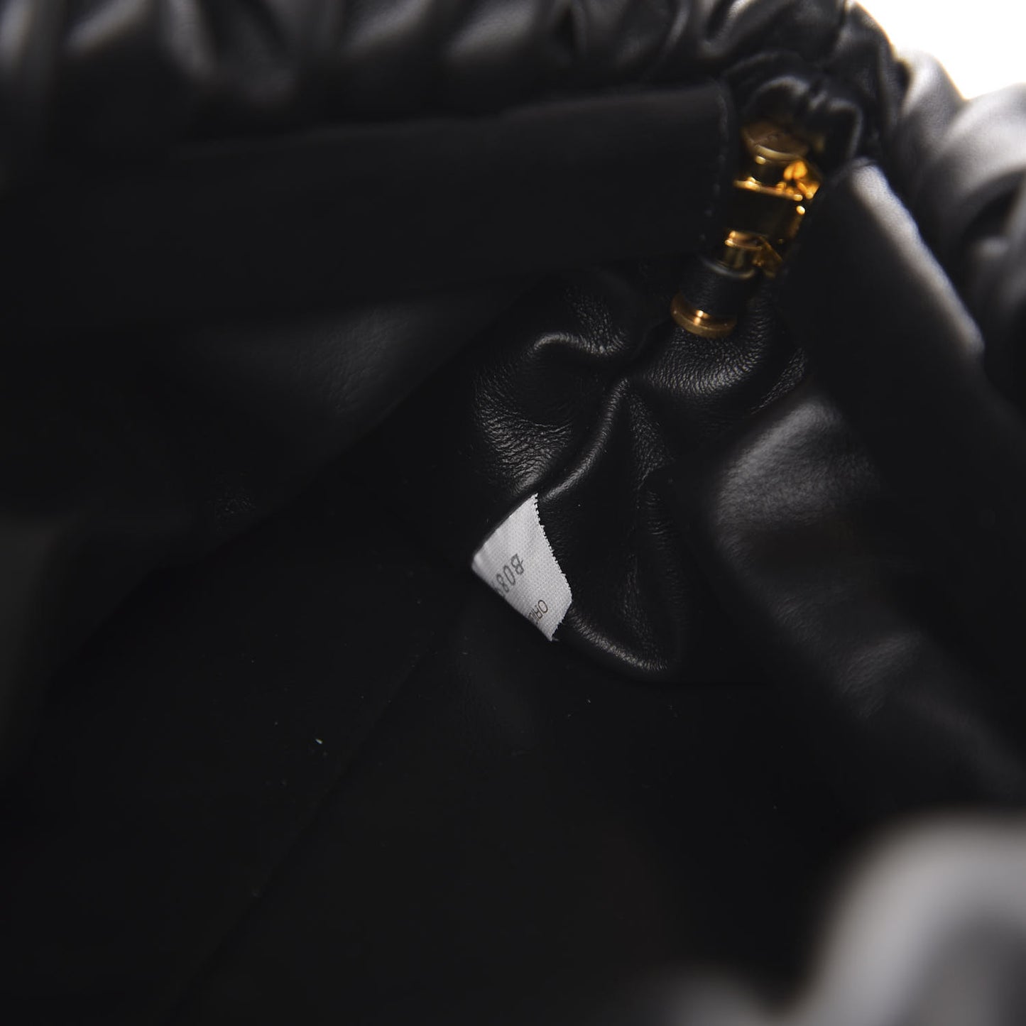 Calfskin The Pouch Chain Black