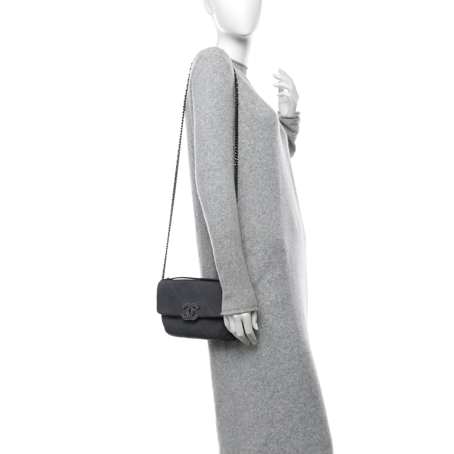 Washed Calfskin Diamond Stitch Hamptons Clutch With Chain Blue