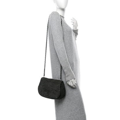 Chanel Iridescent Calfskin Glint Flap Black 2 of 13
