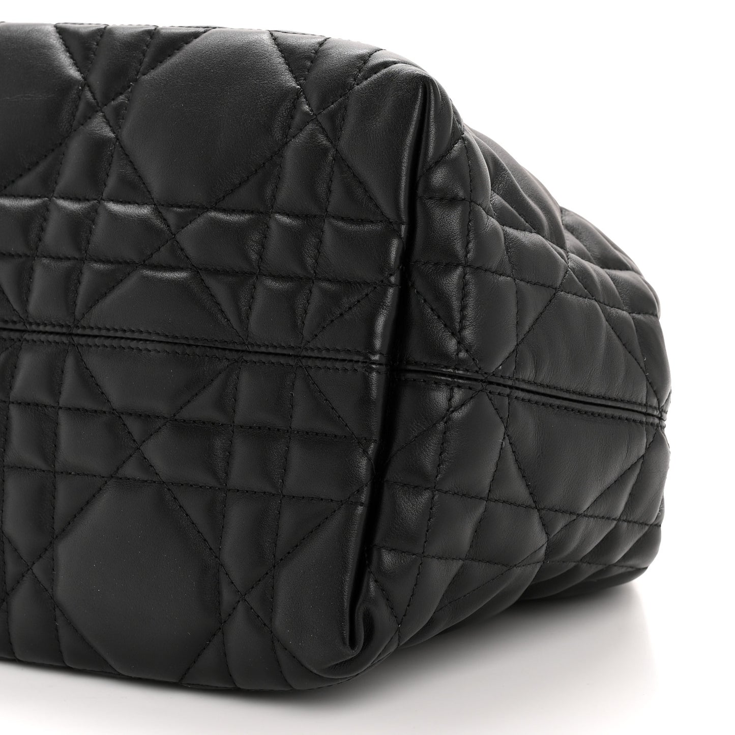 Calfskin Macrocannage Medium Toujours Black