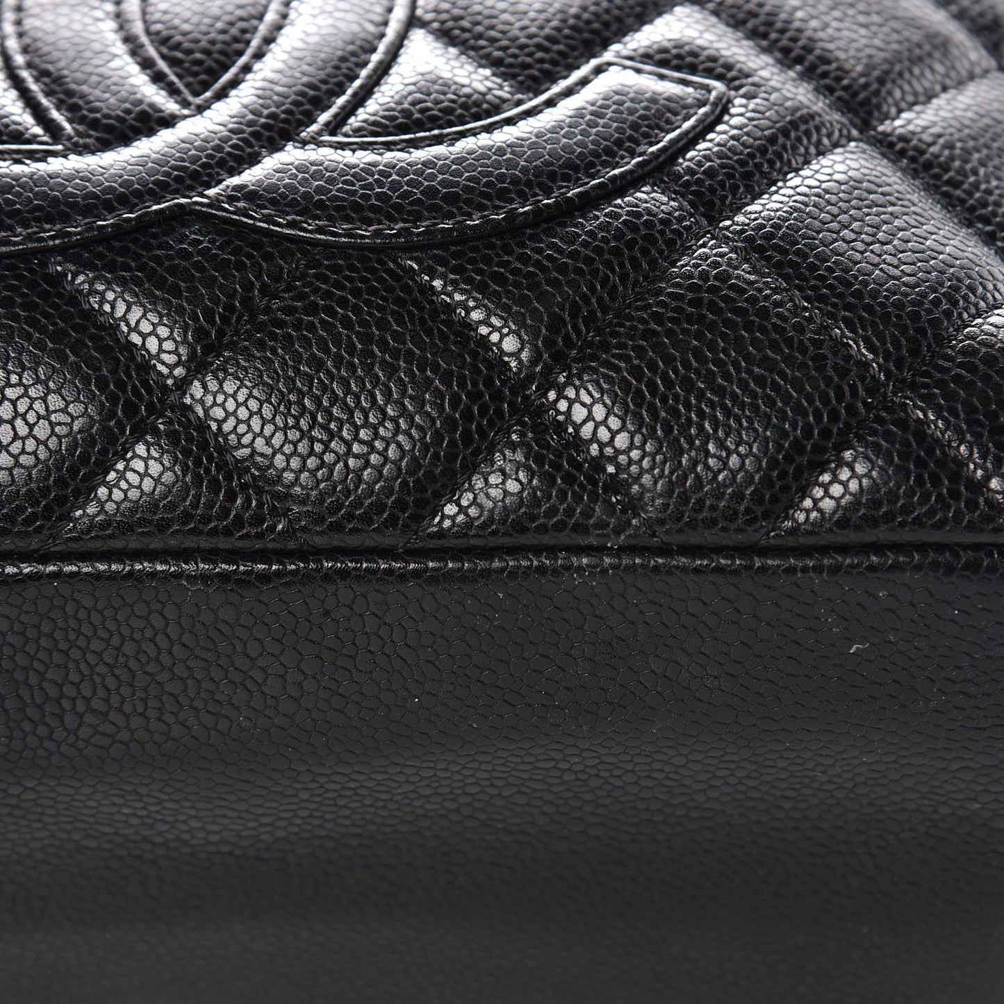 Caviar Quilted Petit Shopping Tote PST Black