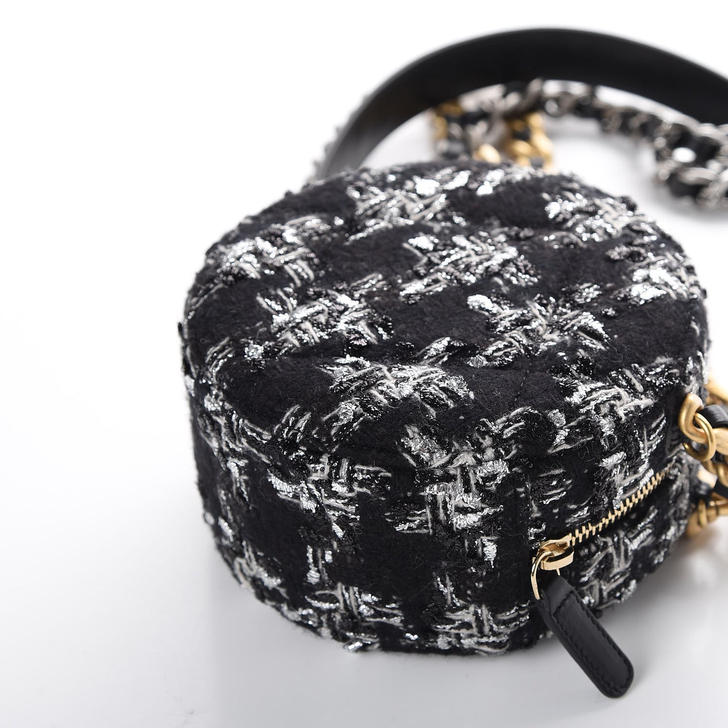 Tweed Quilted 19 Round Clutch With Chain Black White