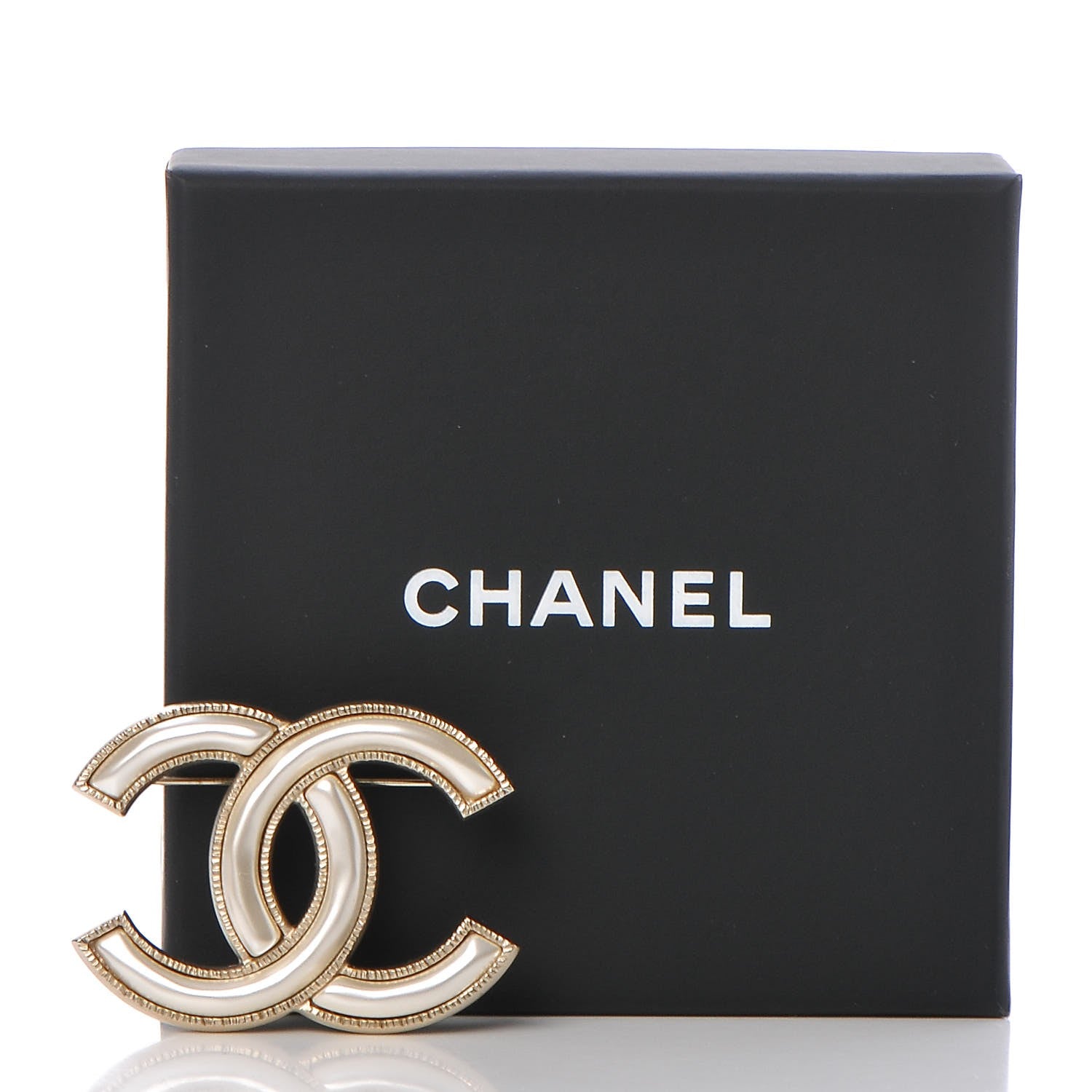 Chanel Pearl CC Brooch Gold Pearly White 5 of 5