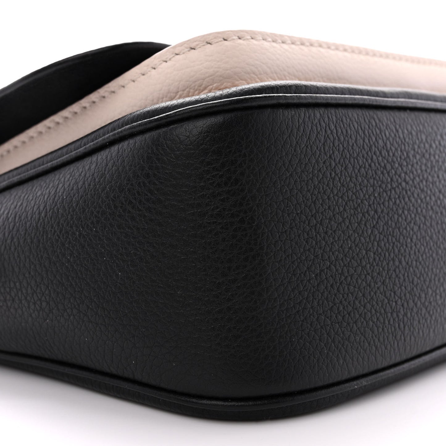 Grained Calfskin Lockme Tender Black