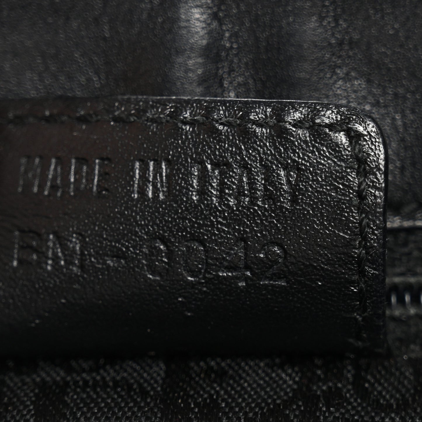 Calfskin Street Chic Messenger Black