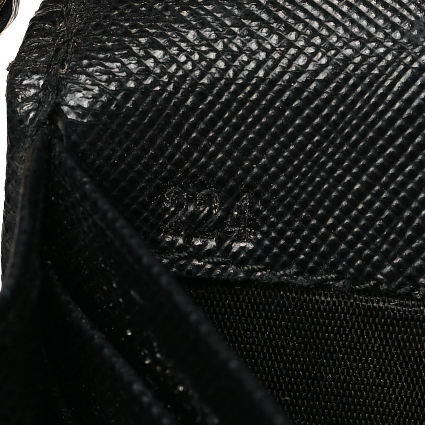 Saffiano Metal Oro Chain Wallet Black