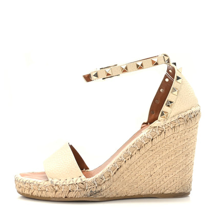 Valentino Garavani Grained Calfskin Rockstud Ankle Strap Espadrille 15/105mm Wedge Sandals 38 Light Ivory Natural 1 of 8