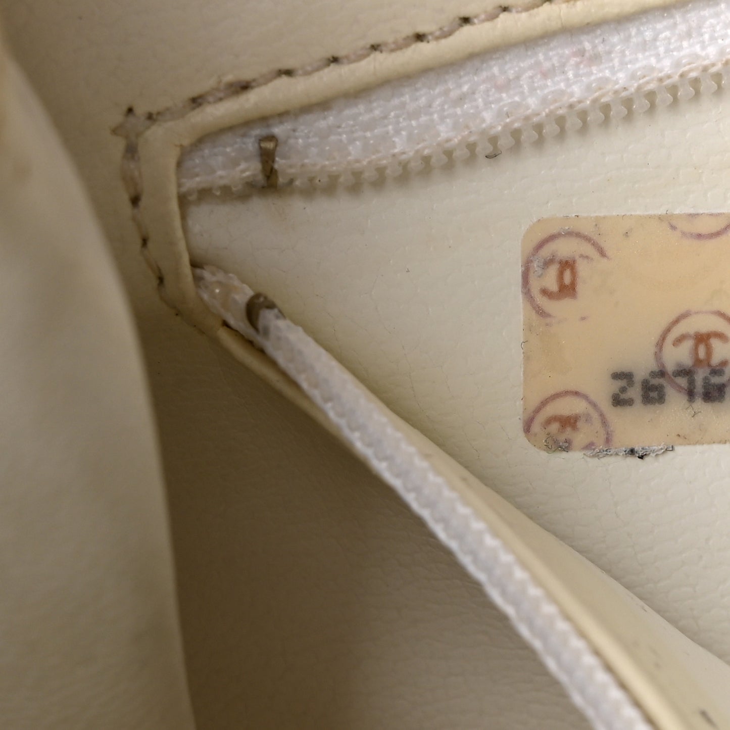 Caviar CC Shoulder Bag White
