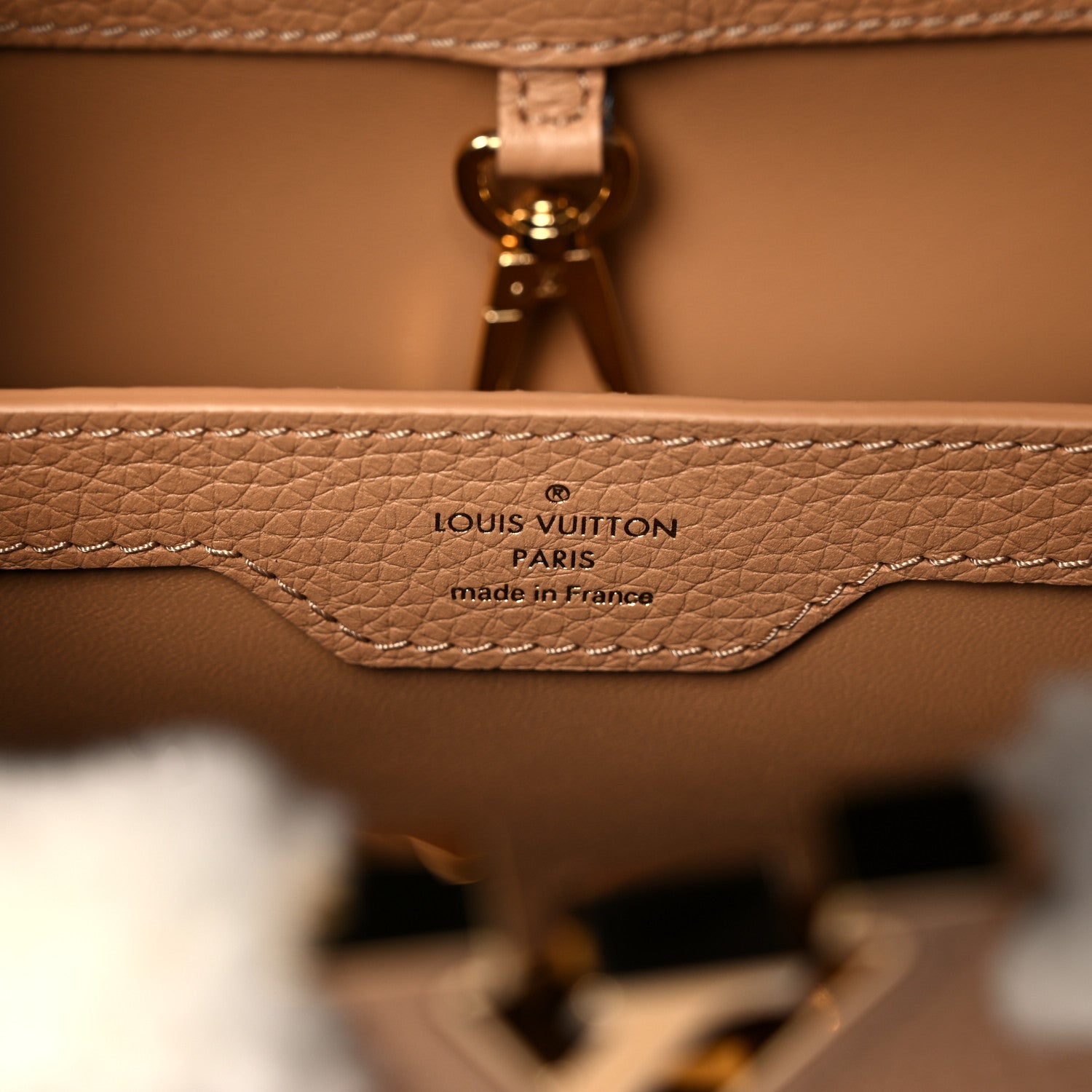 Louis Vuitton Taurillon Shearling Capucines BB Arizona 6 of 9