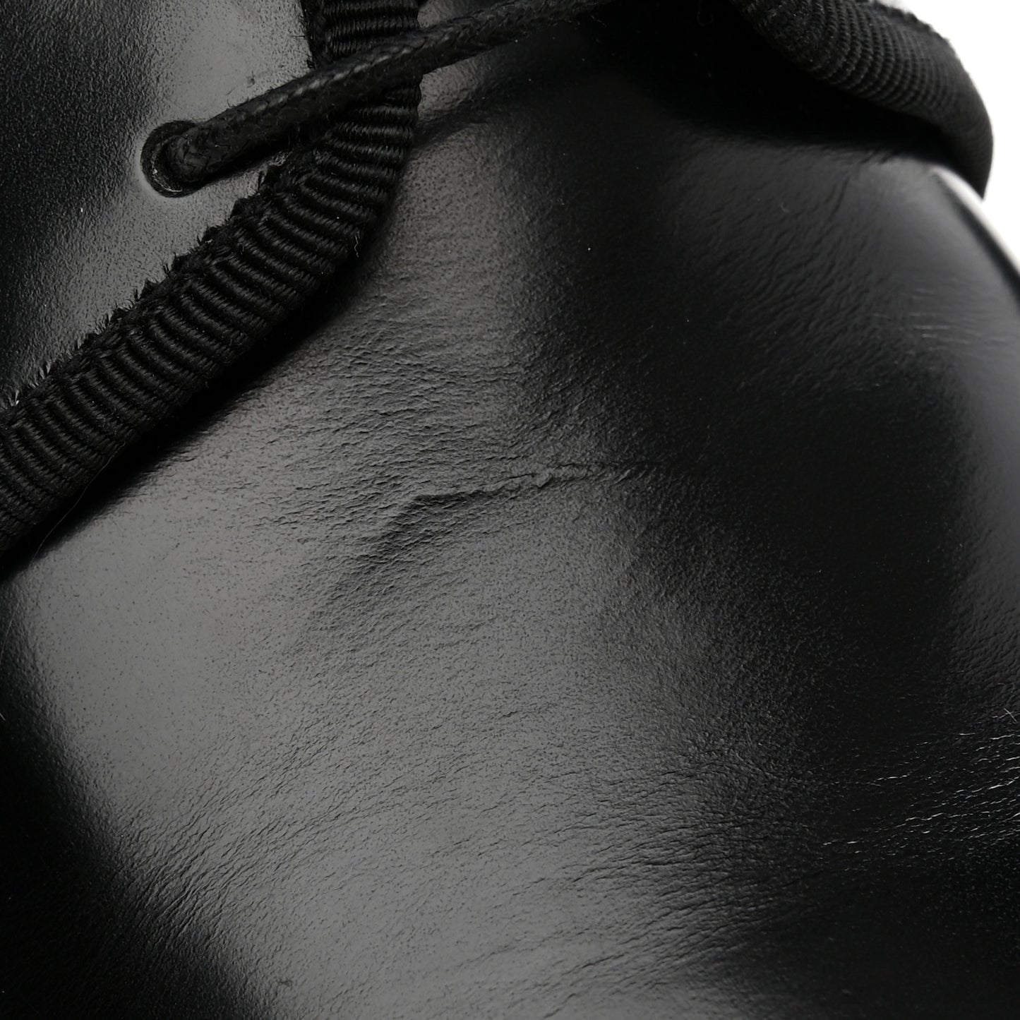 Glazed Calfskin Tomboy Lace Up 38 Black