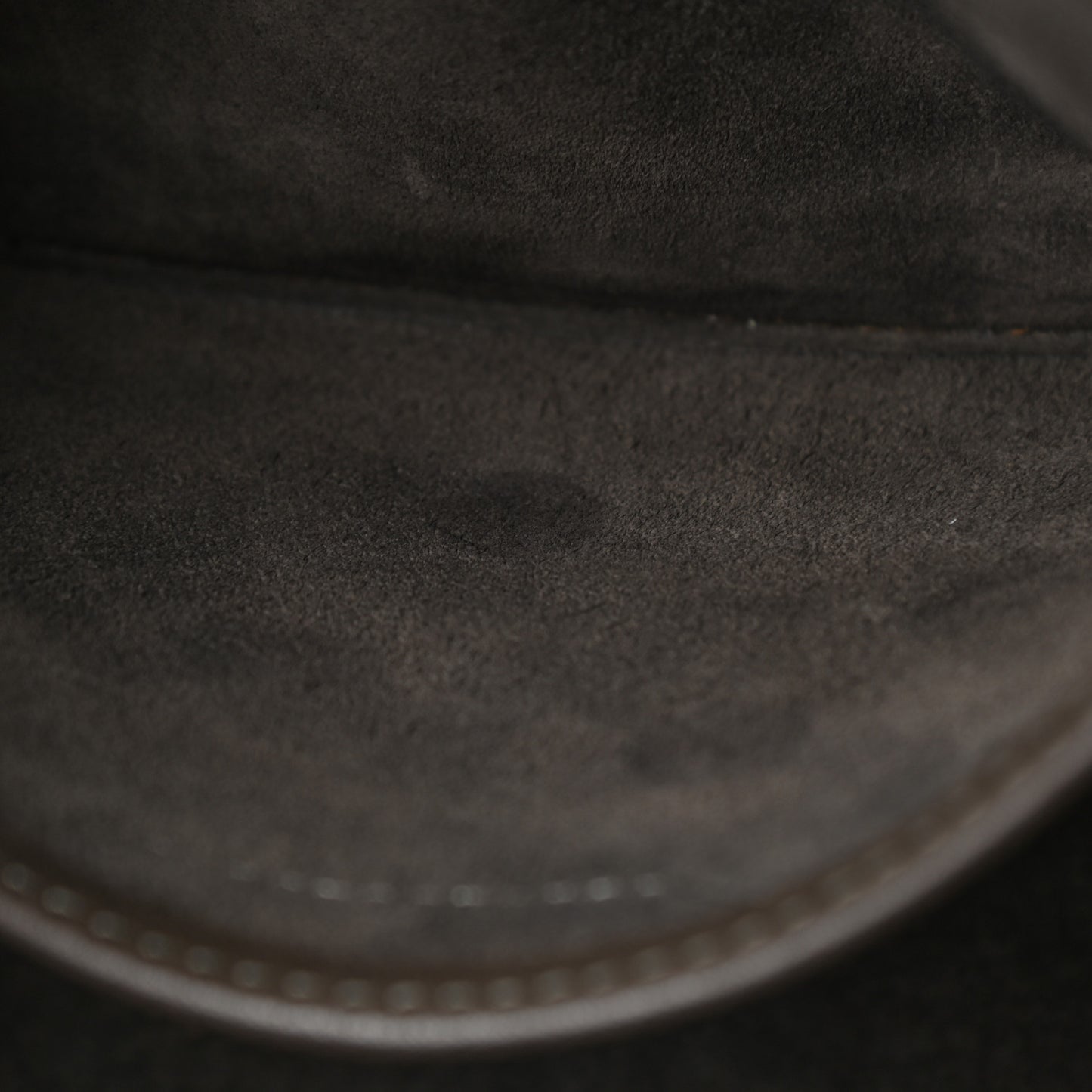 Small Classic Grain Calfskin Small Leighton Dark Grey