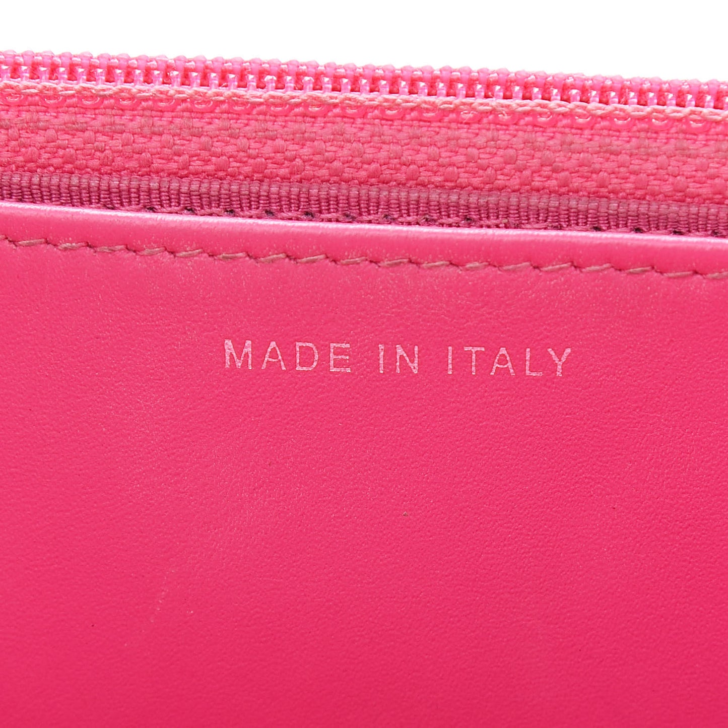 Caviar Quilted Wallet On Chain WOC Fuchsia