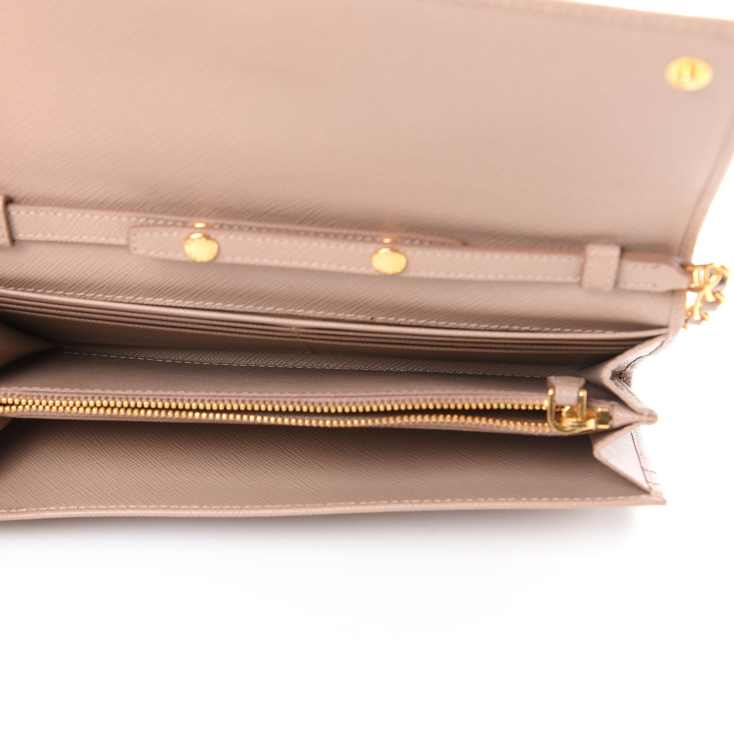 Saffiano Metal Oro Chain Wallet Cammeo